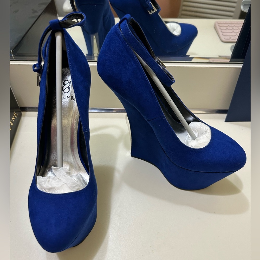 Shoedazzle blue wedge heels style Kiera. Size 8